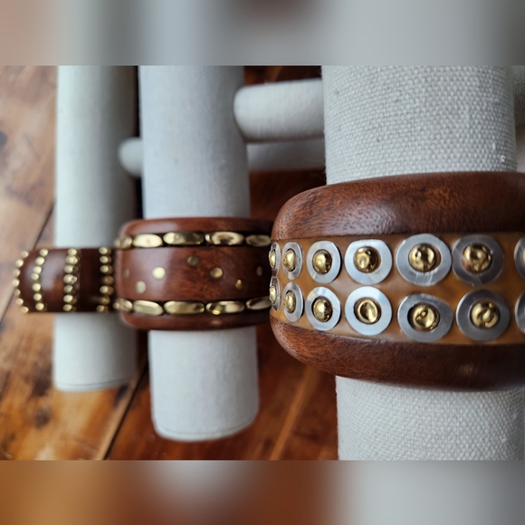 Horizontal Row Wooden Dotted Bracelet w/Brass - Brown - Picture 10 of 14